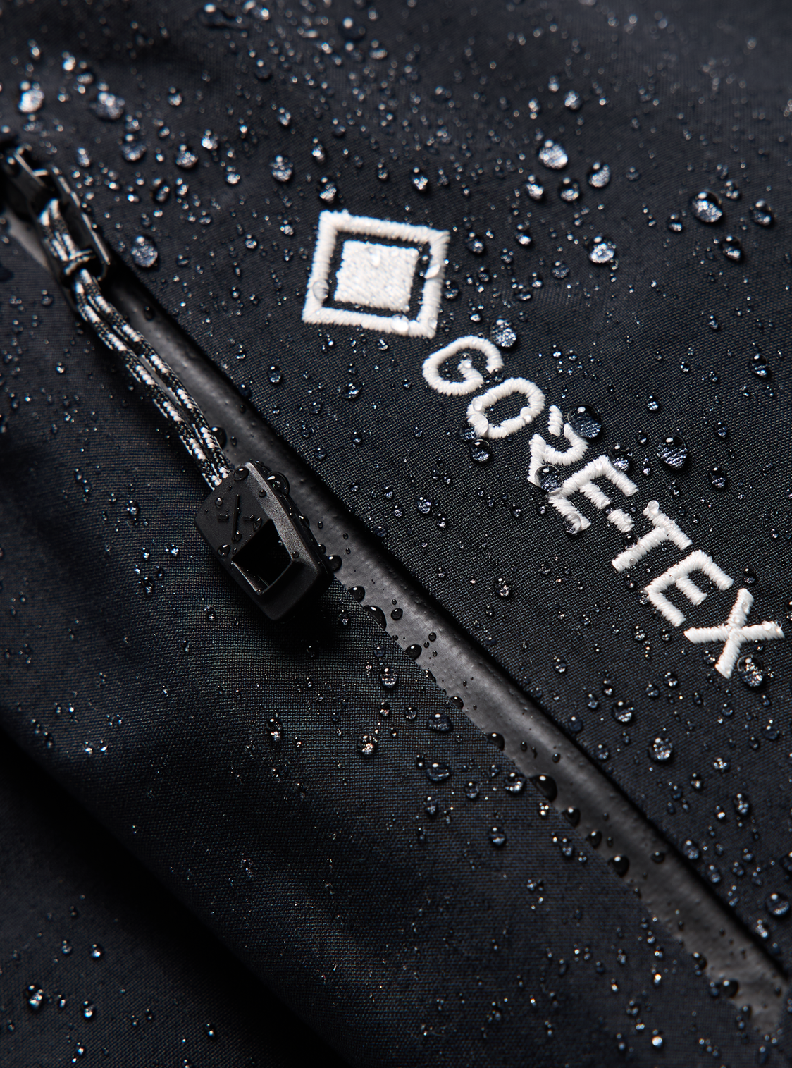 Women's [ak] Swash Synthetic Insulated GORE-TEX 2L Jacket - True Black